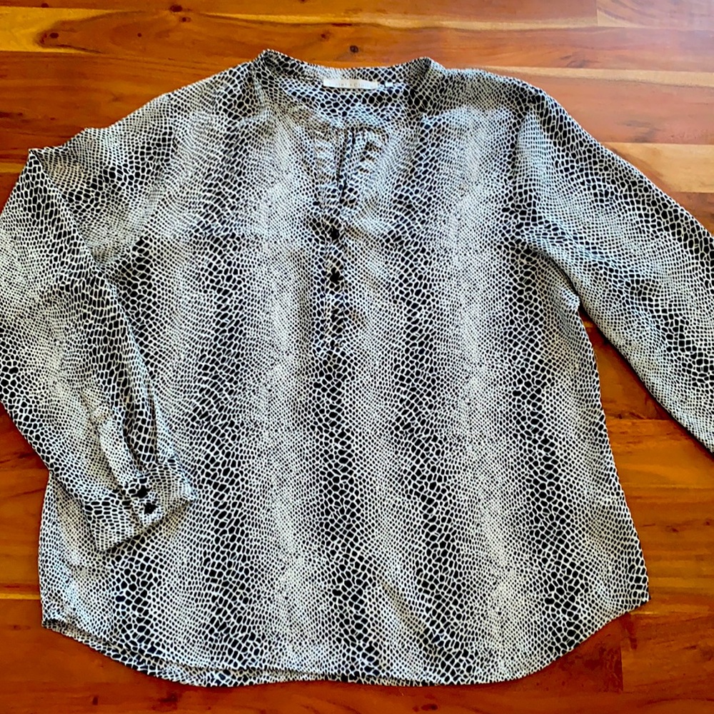 Violet + Claire long sleeve snake print shirt XL